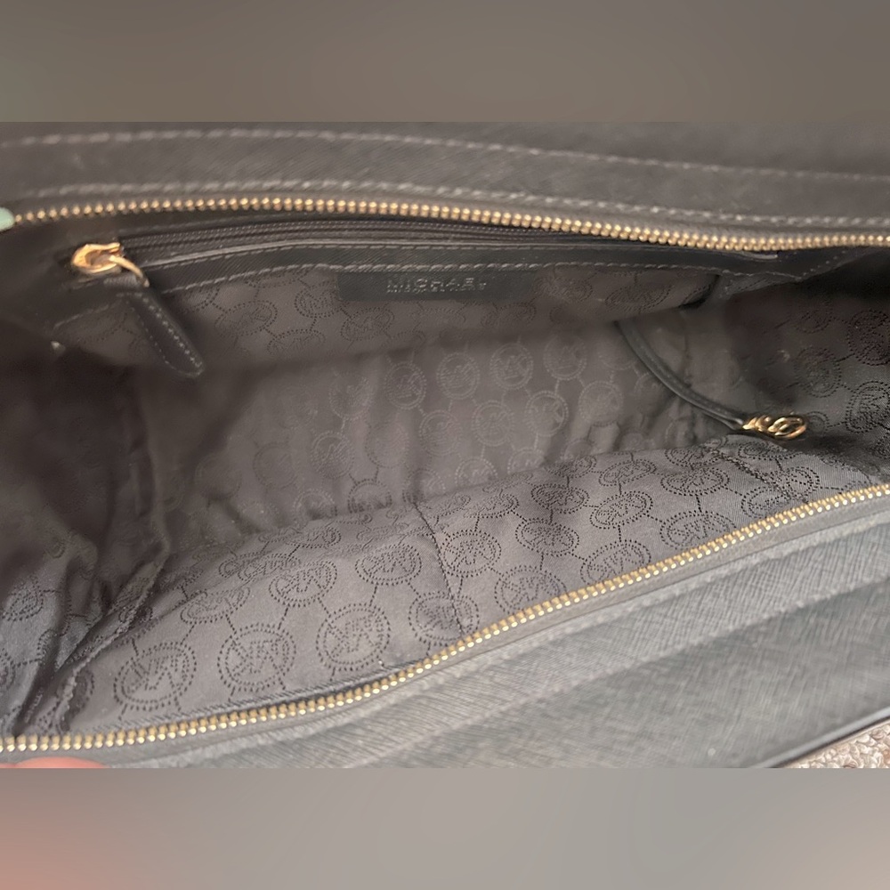 Michael Kors Medium Selma in Black with gold hardware - Picture 12 of 14